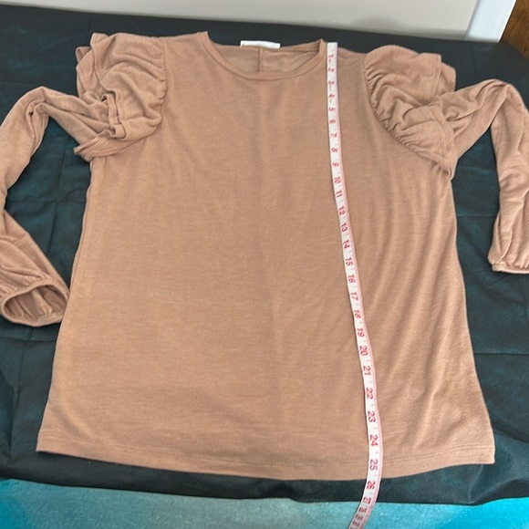 🔥Women's Tan Top with Ruffled Sleeves🔥 - Picture 4 of 5